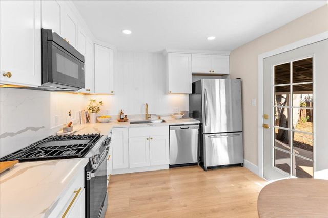 1531 Dickson St, Sacramento, CA 95822