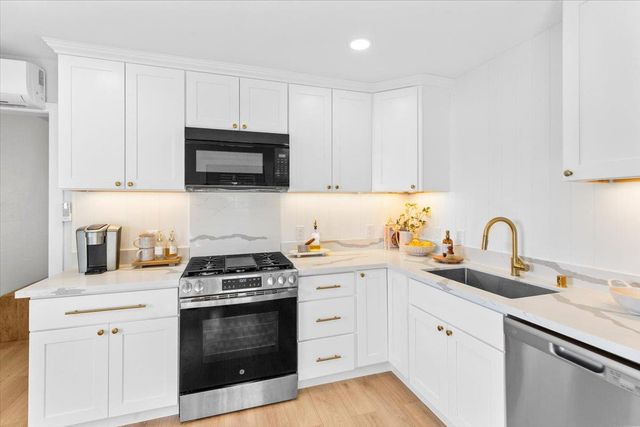 1531 Dickson St, Sacramento, CA 95822