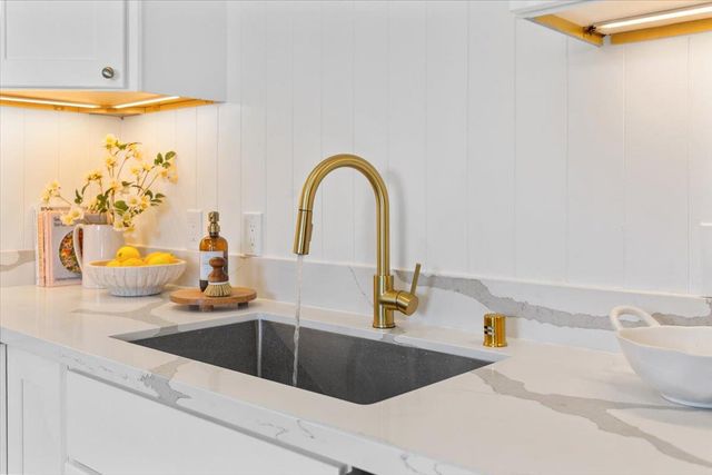 1531 Dickson St, Sacramento, CA 95822