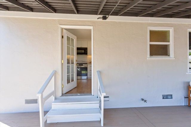 1531 Dickson St, Sacramento, CA 95822