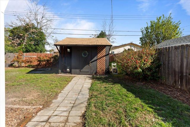 1531 Dickson St, Sacramento, CA 95822