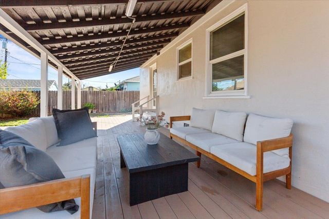 1531 Dickson St, Sacramento, CA 95822