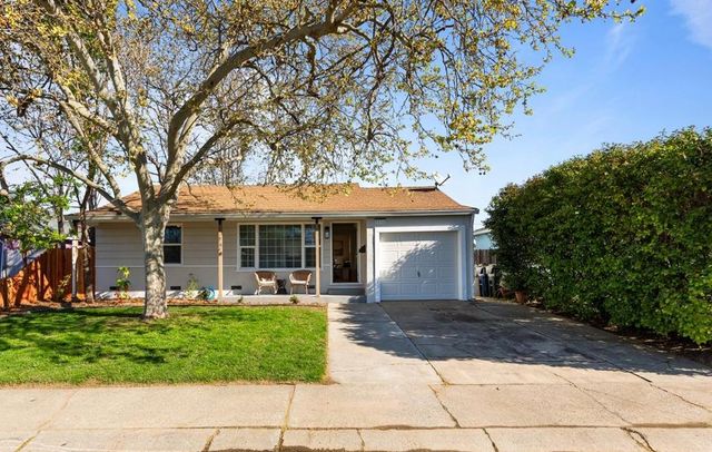 1531 Dickson St, Sacramento, CA 95822