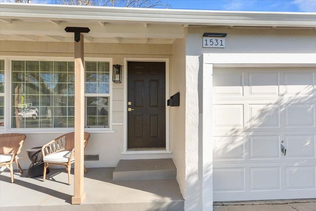 1531 Dickson St, Sacramento, CA 95822