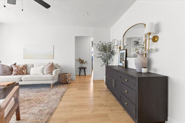 1531 Dickson St, Sacramento, CA 95822