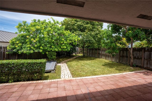 9124 SW 156th Ct, Miami, FL 33196