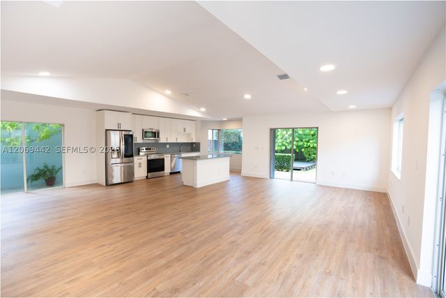9124 SW 156th Ct, Miami, FL 33196