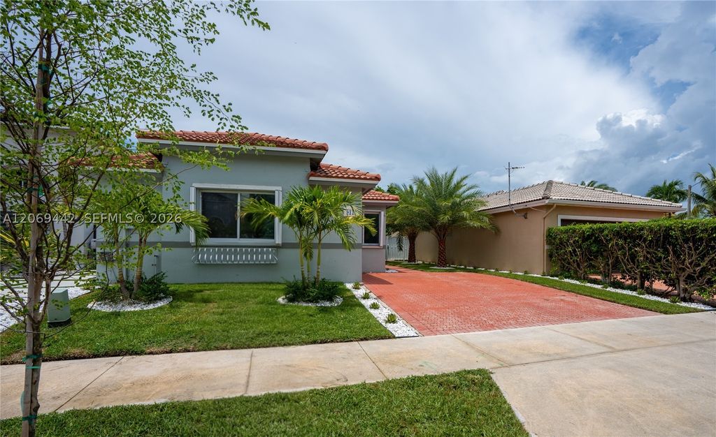 9124 SW 156th Ct, Miami, FL 33196