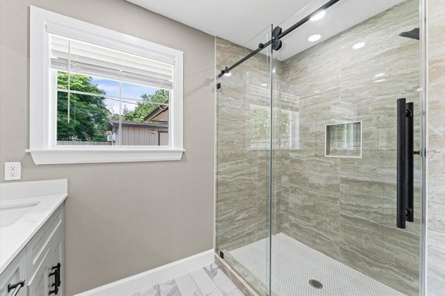 7718 Dillon Street, Houston, TX 77061