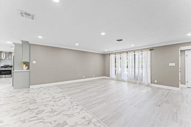 7718 Dillon Street, Houston, TX 77061
