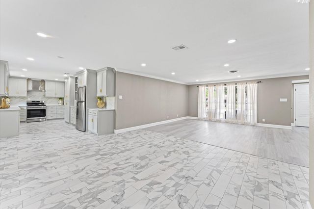 7718 Dillon Street, Houston, TX 77061
