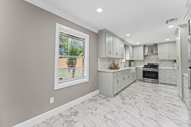 7718 Dillon Street, Houston, TX 77061