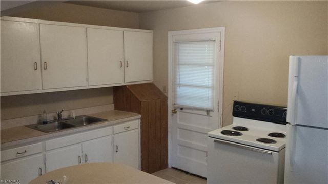 2913 Dexter Avenue, Greensboro, NC 27407