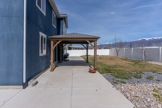 2079 S 1825 W, Woods Cross, UT 84087