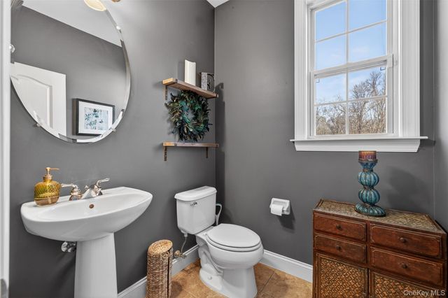 102 Luthien Forest Road, Rock Tavern, NY 12553