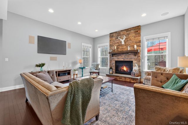 102 Luthien Forest Road, Rock Tavern, NY 12553