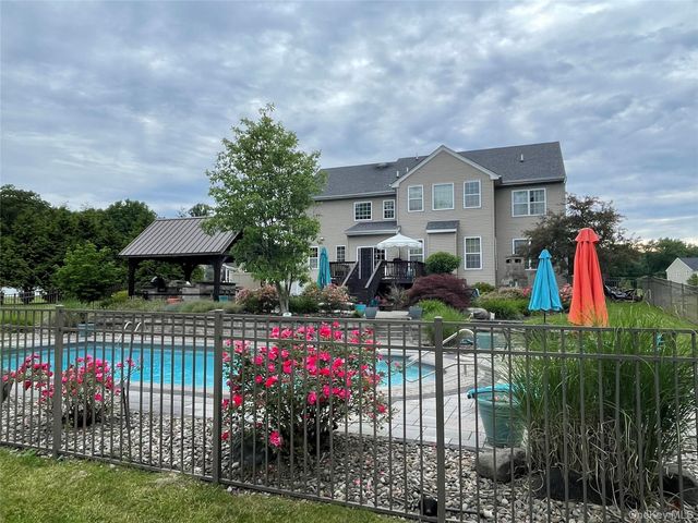 102 Luthien Forest Road, Rock Tavern, NY 12553