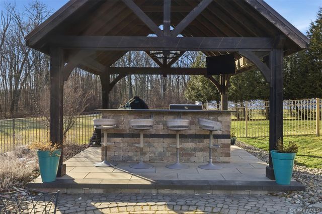 102 Luthien Forest Road, Rock Tavern, NY 12553