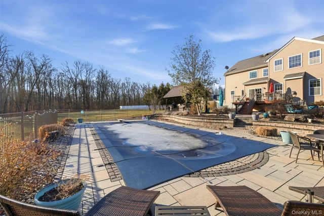 102 Luthien Forest Road, Rock Tavern, NY 12553