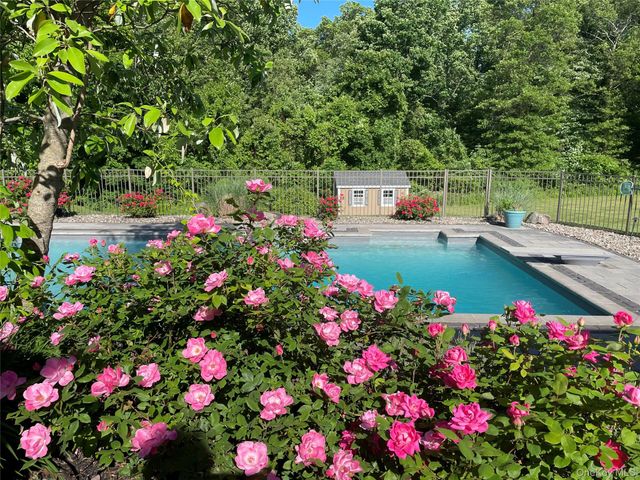 102 Luthien Forest Road, Rock Tavern, NY 12553