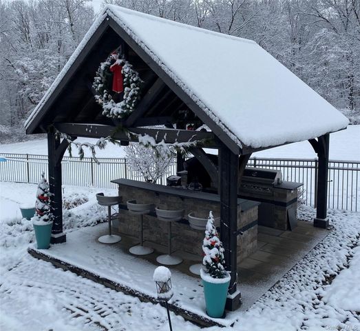 102 Luthien Forest Road, Rock Tavern, NY 12553