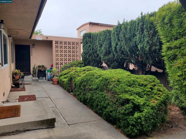 5600 Carlos Ave, Richmond, CA 94804