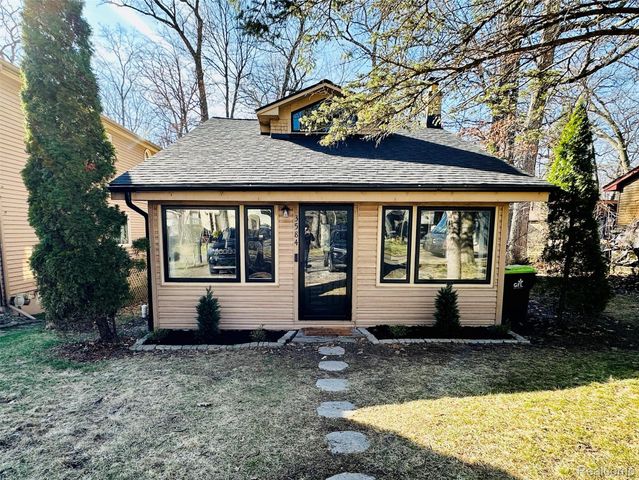 3584 Ashview Street, West Bloomfield Charter Township, MI 48324