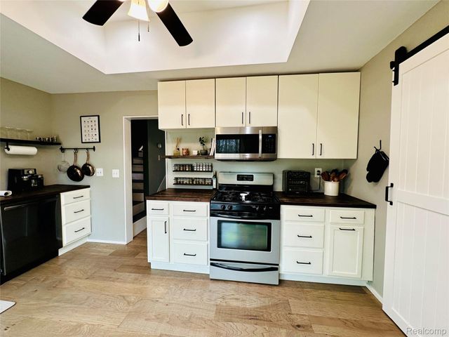 3584 Ashview Street, West Bloomfield Charter Township, MI 48324