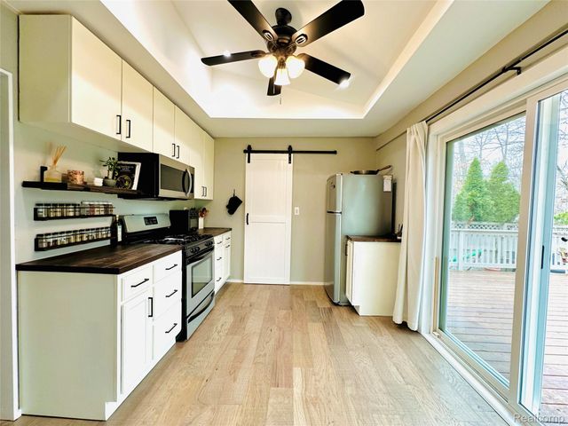 3584 Ashview Street, West Bloomfield Charter Township, MI 48324