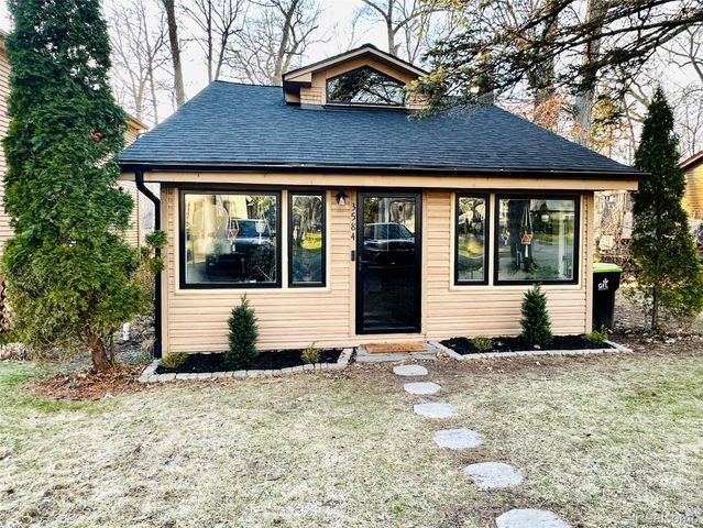 3584 Ashview Street, West Bloomfield Charter Township, MI 48324