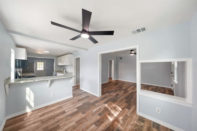 2222 44th Street, Galveston, TX 77550