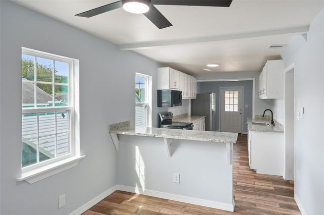 2222 44th Street, Galveston, TX 77550