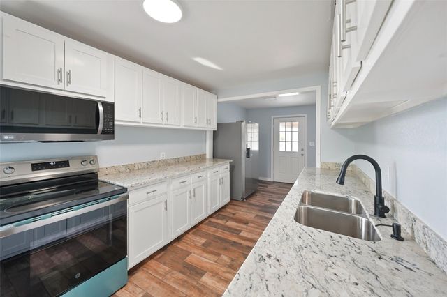 2222 44th Street, Galveston, TX 77550
