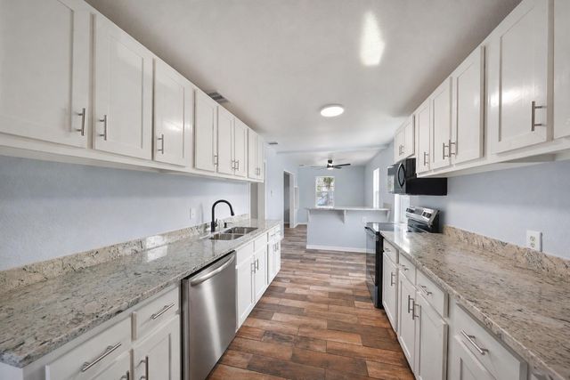 2222 44th Street, Galveston, TX 77550