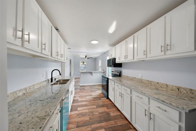 2222 44th Street, Galveston, TX 77550