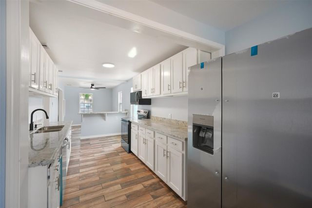 2222 44th Street, Galveston, TX 77550