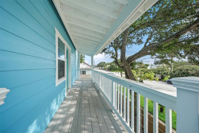 2222 44th Street, Galveston, TX 77550