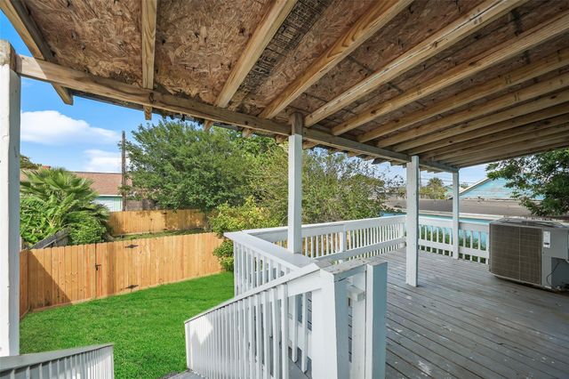 2222 44th Street, Galveston, TX 77550