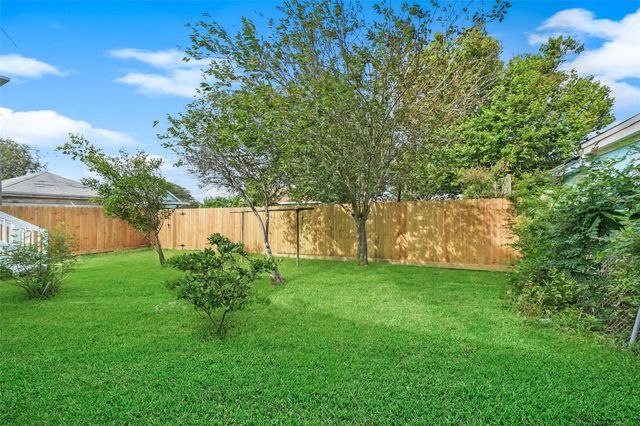 2222 44th Street, Galveston, TX 77550