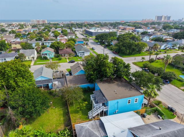 2222 44th Street, Galveston, TX 77550