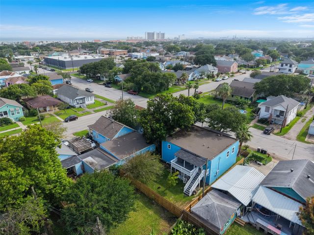 2222 44th Street, Galveston, TX 77550