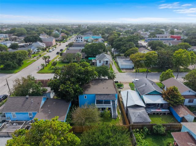 2222 44th Street, Galveston, TX 77550