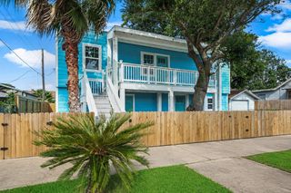 2222 44th Street, Galveston, TX 77550