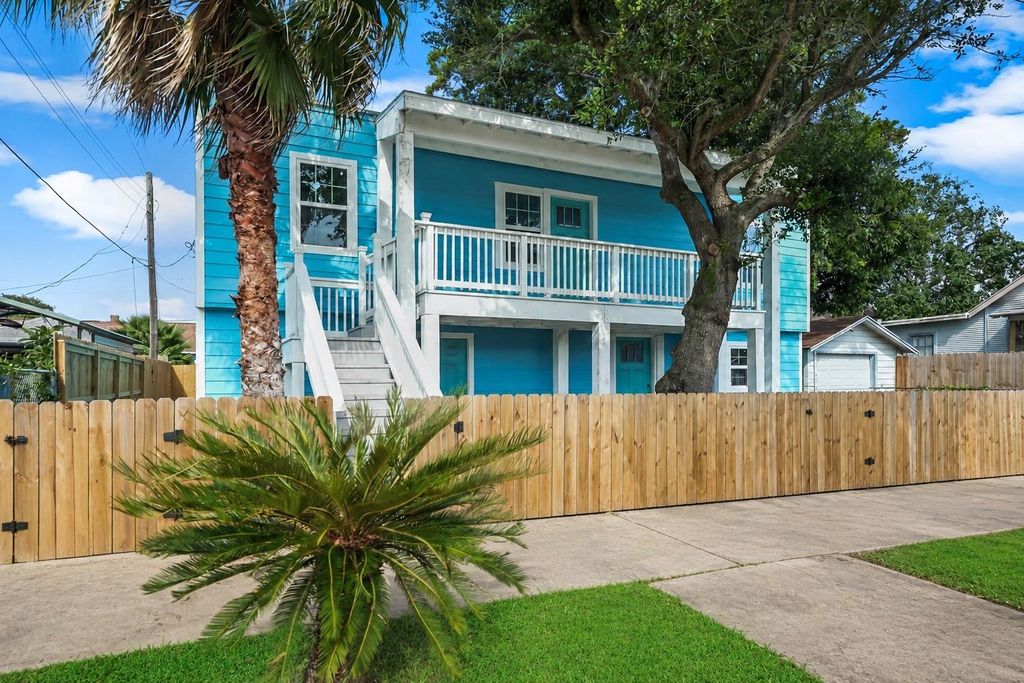 2222 44th Street, Galveston, TX 77550