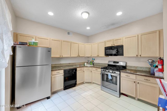 96 Cranbrook Court, Holmdel, NJ 07733
