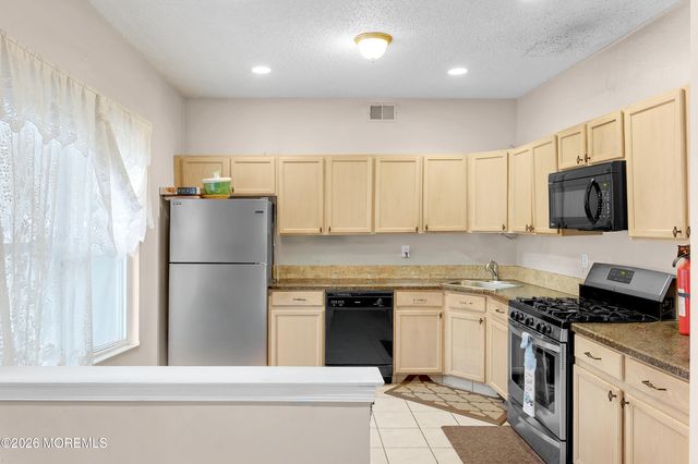 96 Cranbrook Court, Holmdel, NJ 07733