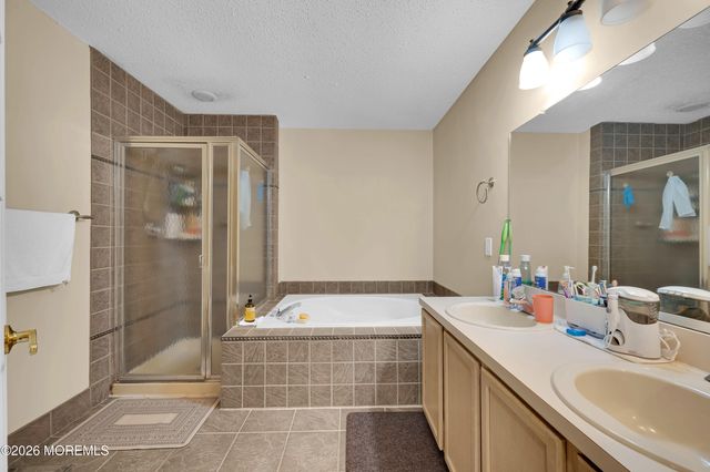 96 Cranbrook Court, Holmdel, NJ 07733
