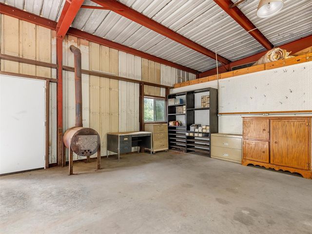 571 Pine Canyon DR, Smithville, TX 78957