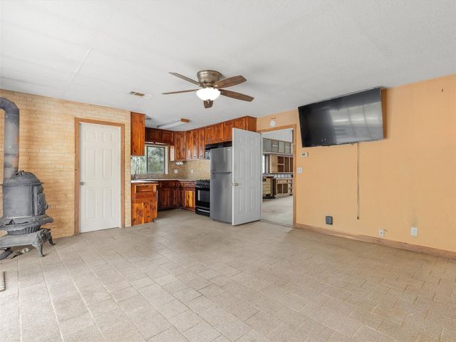 571 Pine Canyon DR, Smithville, TX 78957