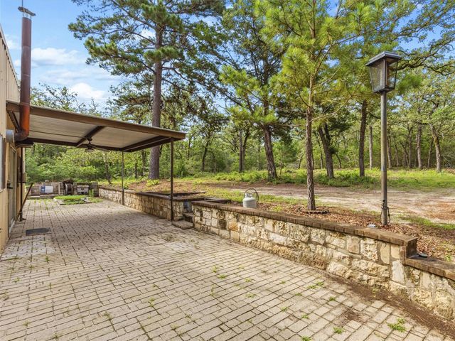 571 Pine Canyon DR, Smithville, TX 78957